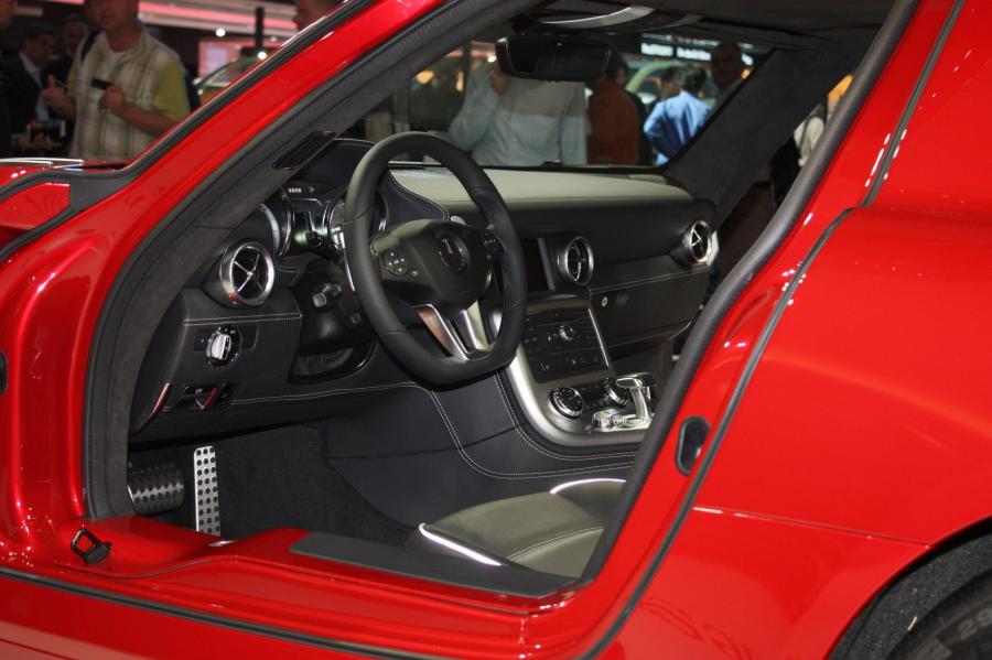  Mercedes-Benz SLS AMG 2010 года  (фото 88 из 526)